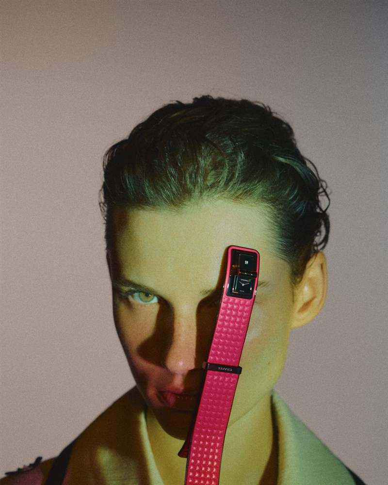 Chanel限量Electro膠囊系列「集合J12、Première等4大香奈兒腕表」披上電音彩虹光譜-復刻表