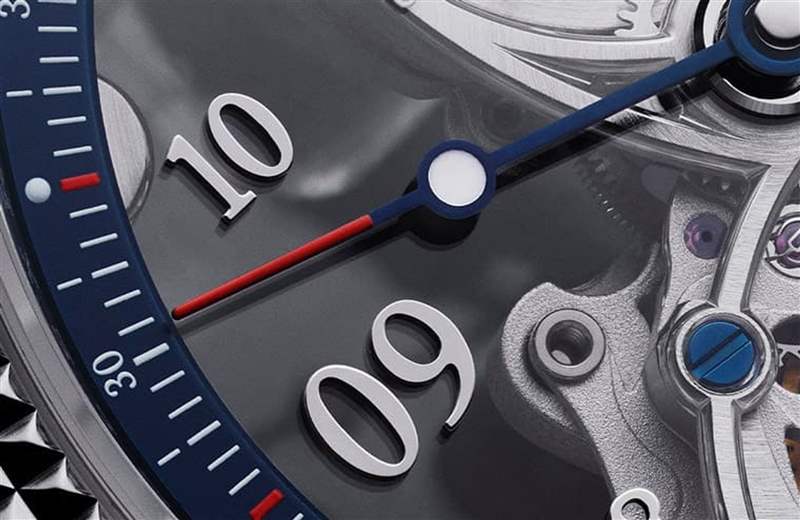 手錶融入對Gianluigi Buffon而言意義非凡的藍色與紅色,對手錶的視覺感受有畫龍點睛的作用。(Source:Artisans de Genève) 意大利鋼門GiGi勞力士Datejust鏤空改裝表極吸睛命名:孤獨時光-復刻表