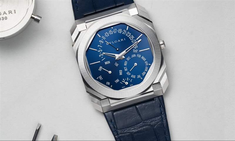 史上最薄萬年歷！鉑金、藍面，優雅面世｜BVLGARI Octo Finissimo 超薄萬年歷腕表-復刻表