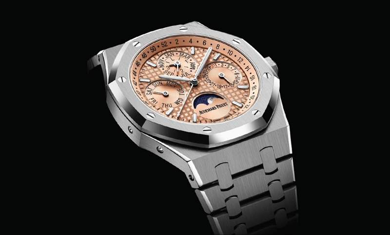 鮭魚面、鈦金屬表殼！愛彼皇家橡樹萬年歷限量版走出日本，全球發行-復刻表