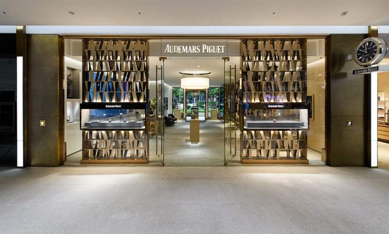 愛彼遠百信義A13概念店全新開幕，盧廣仲秀Code 11.59酒紅計時碼表獻唱-復刻表