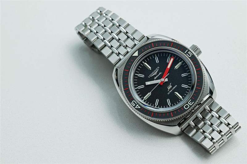 重新踏入高振頻世界！浪琴發(fā)表全新Ultra-Chron超級天文臺腕表-復(fù)刻表