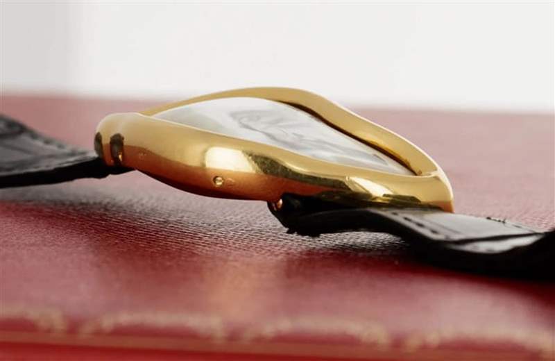 CARTIER London Crash古董手表以165萬(wàn)美金拍賣創(chuàng)史上最貴身價(jià)-復(fù)刻表