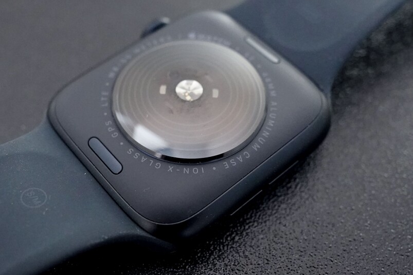 Apple Watch Series 8／SE開箱近賞細(xì)節(jié)及了解全新功能！Series 8 vs SE買邊只好？-復(fù)刻表