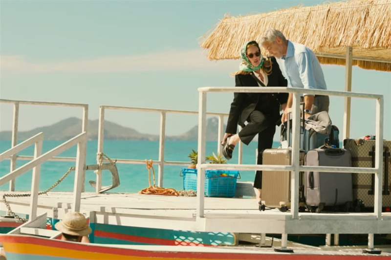 看電影喬治克魯尼試圖阻止他女兒的婚禮穿著歐米茄海馬Aqua Terra在“天堂門票”中-復(fù)刻表