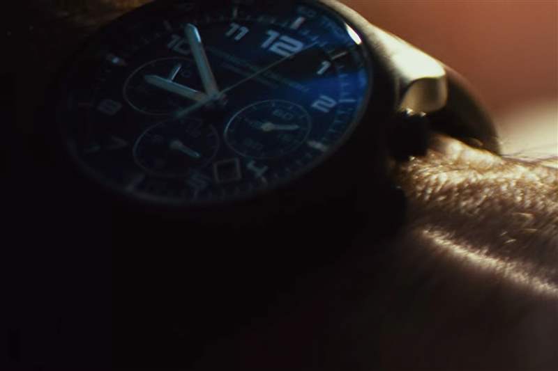 看電影扎卡里·昆托(Zachary Quinto)在“追加保證金”中佩戴保時(shí)捷設(shè)計(jì)計(jì)時(shí)碼表預(yù)測(cè)金融危機(jī)-復(fù)刻表