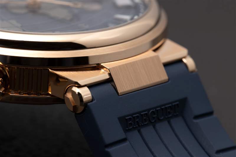 寶璣Marine Hora Mundi腕表讓您在眨眼之間從一個時區(qū)到另一個時區(qū)-復(fù)刻表