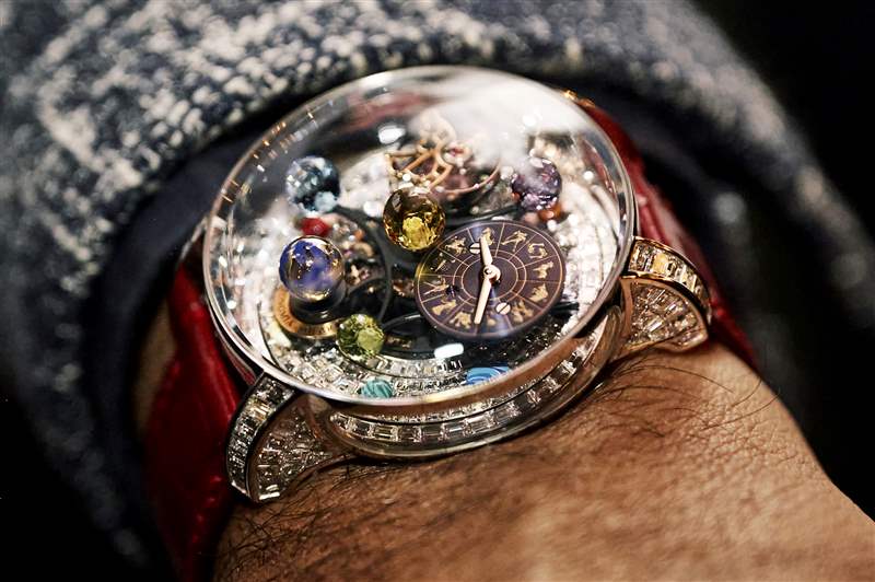 圖片報(bào)道Jacob & Co. 在西西里島舉行了一場盛大的盛會，發(fā)布了一款狂野的新“教父”手表-復(fù)刻表