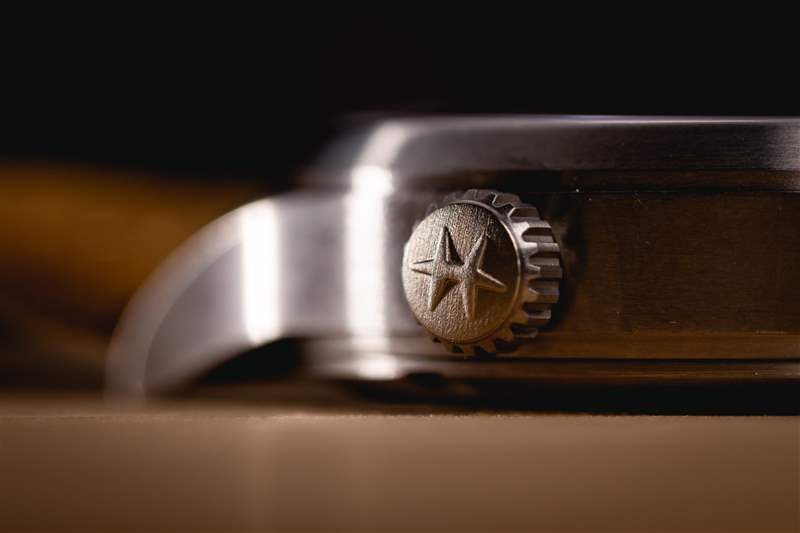 推出全新漢密爾頓卡其野戰系列鈦金屬自動腕表，演繹經典設計-復刻表