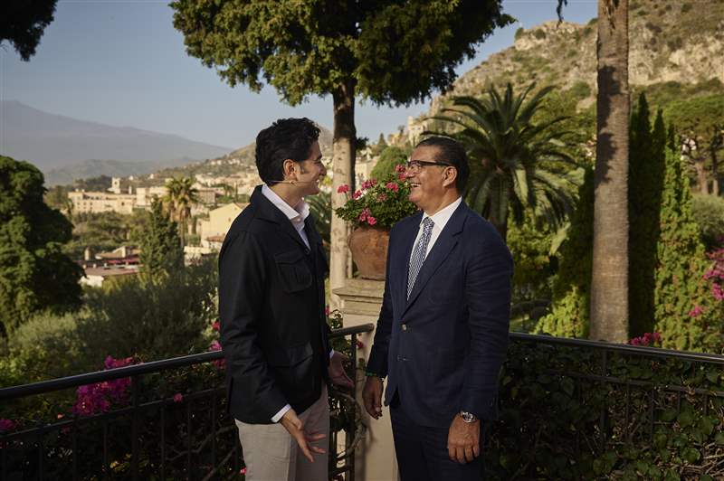 圖片報(bào)道Jacob & Co. 在西西里島舉行了一場盛大的盛會，發(fā)布了一款狂野的新“教父”手表-復(fù)刻表