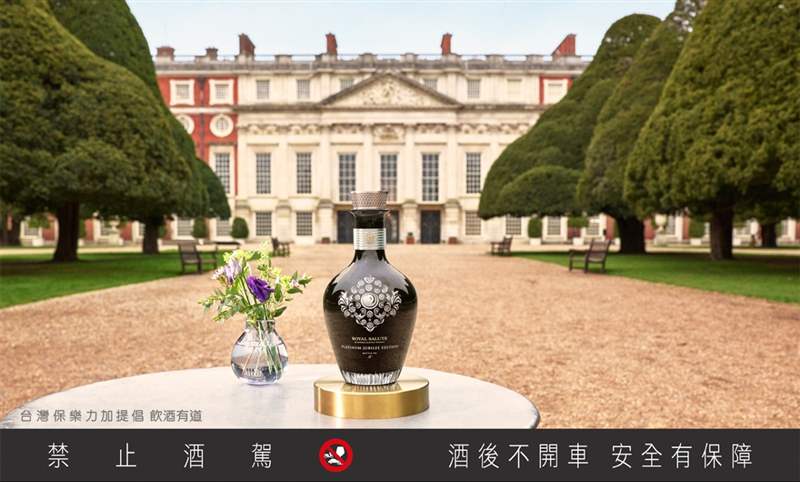 皇家禮炮致敬白金禧深遠(yuǎn)意義珍稀威士忌的完美調(diào)和成就時(shí)代定義-復(fù)刻表