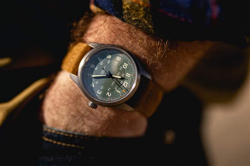 推出全新漢密爾頓卡其野戰系列鈦金屬自動腕表，演繹經典設計-復刻表