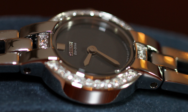 公民生態(tài)驅(qū)動(dòng)女士剪影手鐲EW9990-54E手表評論-復(fù)刻表