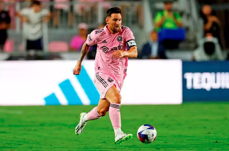 系金耶嗎？網傳足球巨星梅西戴一款 “球王專屬隱藏版” 紫色PP金鷹5811-復刻表