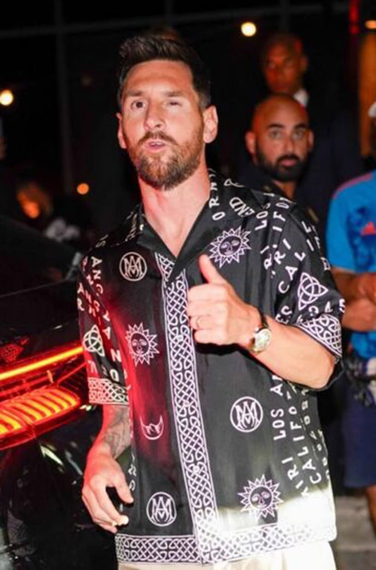 梅西和貝克漢難得晚餐同框大合照 「各自曬出停產(chǎn)天價夯表」-復刻表