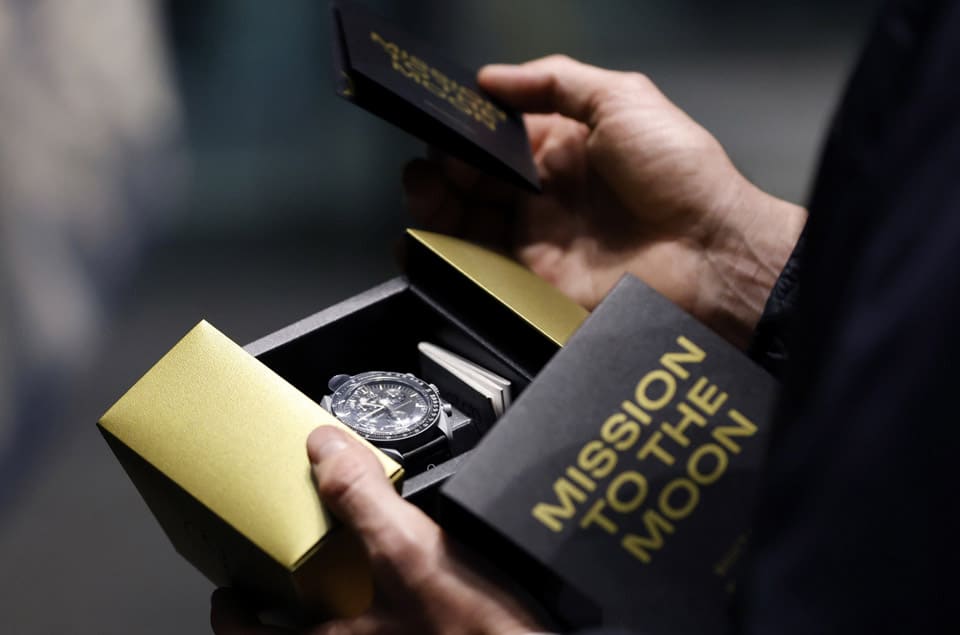 就在今天！SWATCH MoonSwatch 8月開賣融入最新話題揭曉-復(fù)刻表