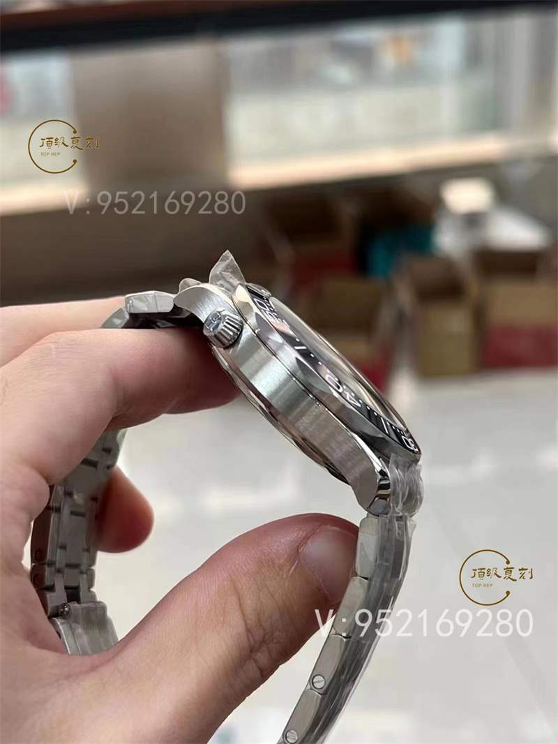 VS廠(SBF廠)黑海馬300機(jī)芯還會(huì)一眼假嗎,VS廠8800機(jī)芯還原正品避震器-復(fù)刻表