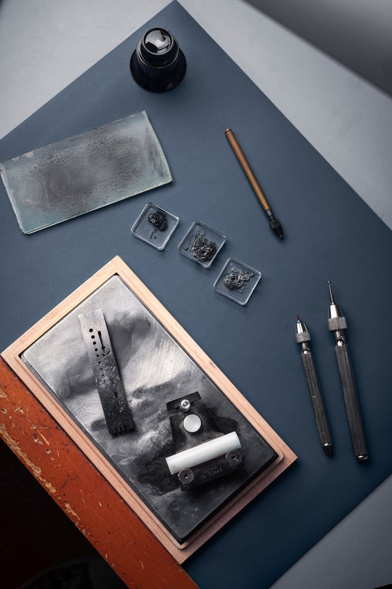 康斯登第一款鉑金隕石面陀飛輪替創(chuàng)立35周年紀(jì)念帶來(lái)最高潮-復(fù)刻表