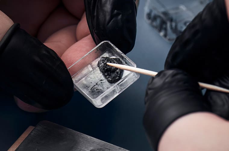 康斯登第一款鉑金隕石面陀飛輪替創(chuàng)立35周年紀(jì)念帶來(lái)最高潮-復(fù)刻表